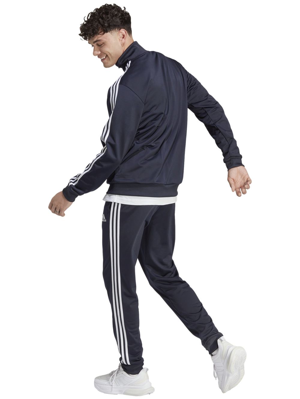 Conjunto deportivo Adidas azul marino con rayas blancas laterales en chaqueta y pantalón.