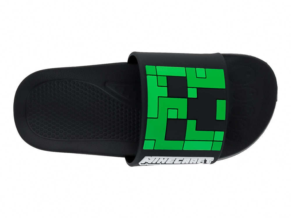 Sandalia tipo slide color negro con detalles verdes y el logotipo de Minecraft en la banda.