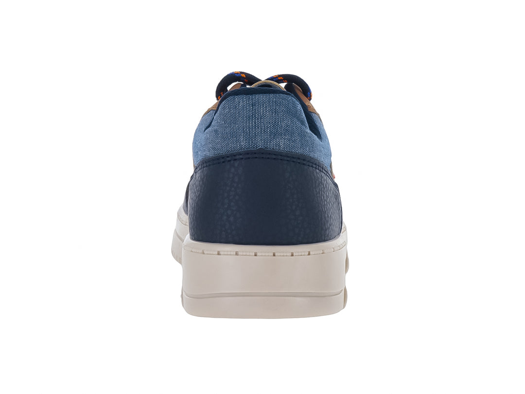 Zapato casual infantil color marrón y azul marino con suela beige gruesa.