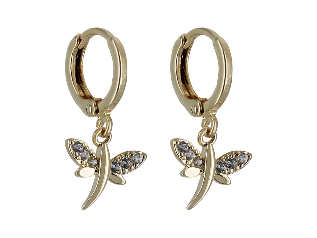 Par de aretes dorados con dije en forma de mariposa adornada con cristales azules.