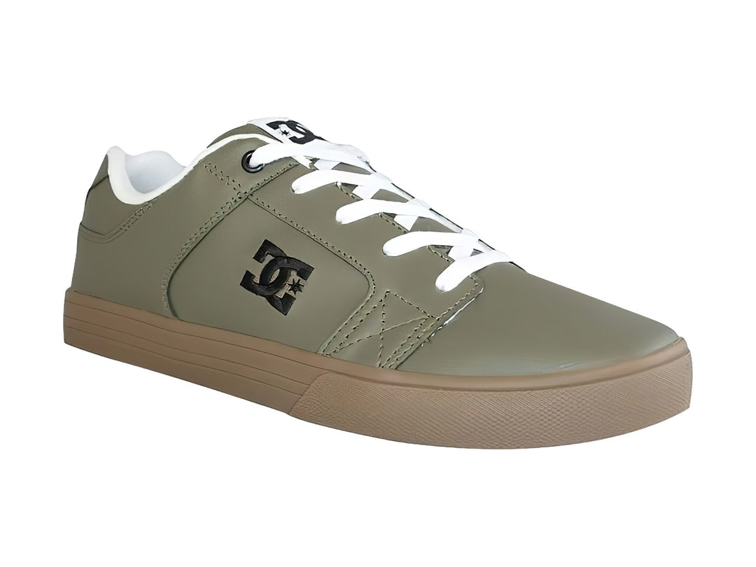 Tenis DC Shoes color verde con cordones blancos y suela café, vista lateral.