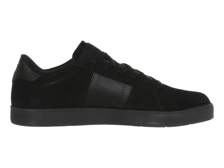 Tenis DC Shoes modelo Adys en color negro sólido con suela plana y acabado mate.