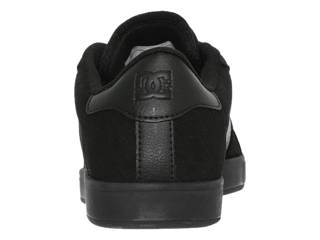 Tenis DC Shoes modelo Adys en color negro sólido con suela plana y acabado mate.