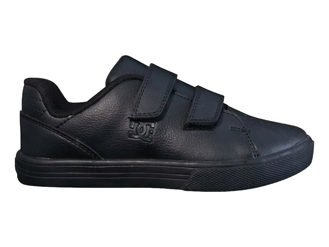 Tenis negros de DC Shoes con cierre de dos correas de velcro.