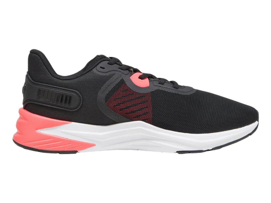 Tenis deportivos PUMA color negro con suela blanca y detalles en rosa en el talón.