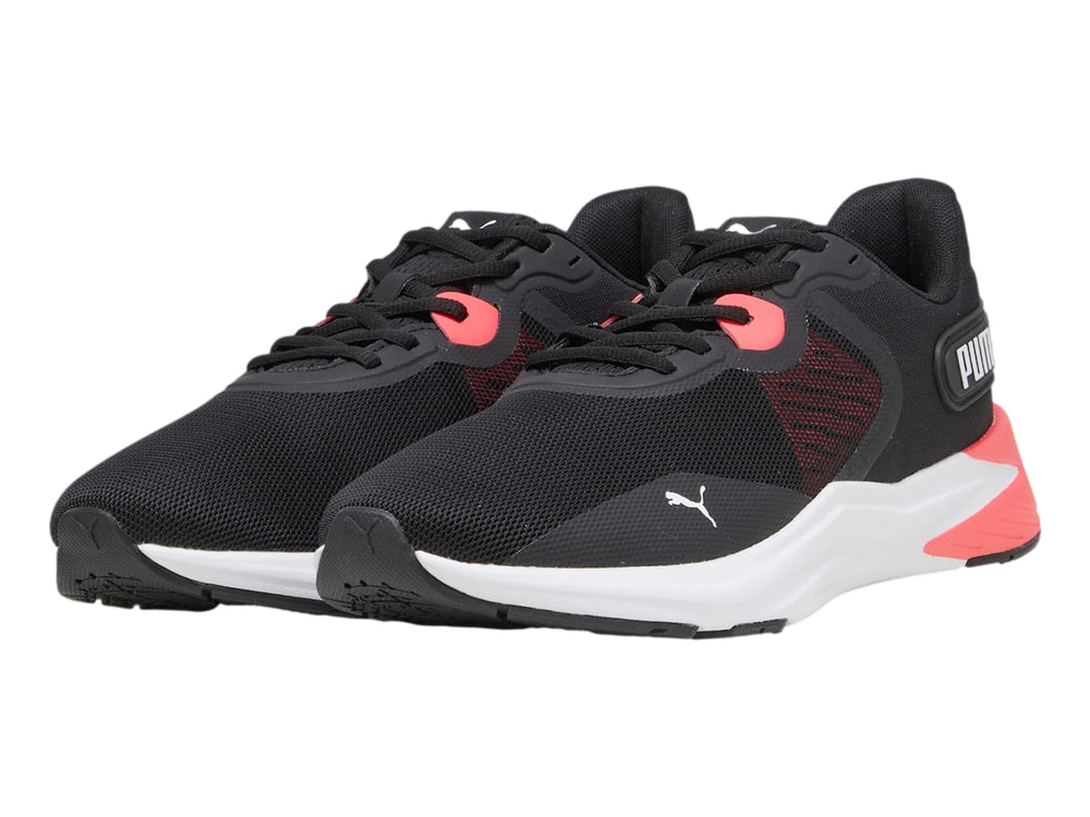 Tenis deportivos PUMA color negro con suela blanca y detalles en rosa en el talón.