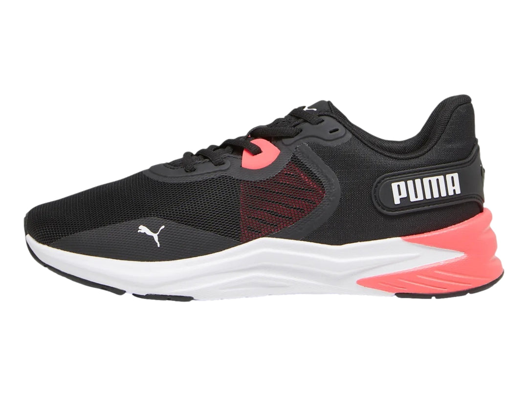 Tenis deportivos PUMA color negro con suela blanca y detalles en rosa en el talón.
