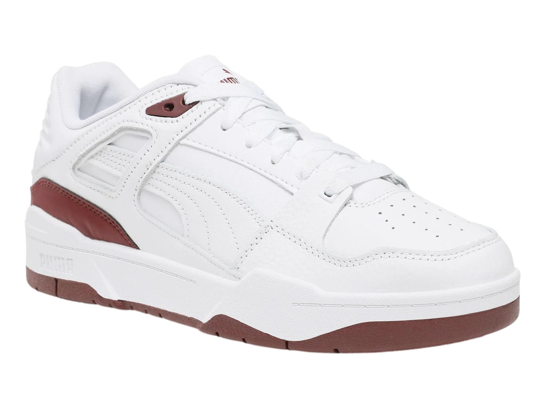 Tenis PUMA Slipstream de cuero color blanco con detalles en marrón oscuro en la suela y el lateral.
