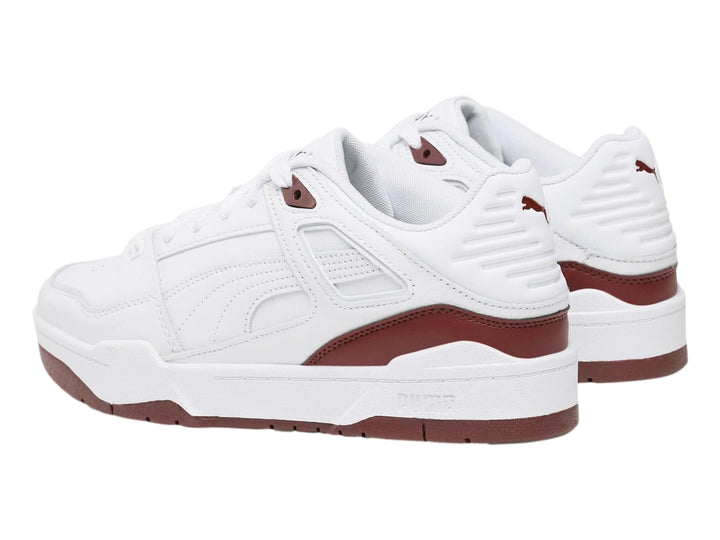 Tenis PUMA Slipstream de cuero color blanco con detalles en marrón oscuro en la suela y el lateral.