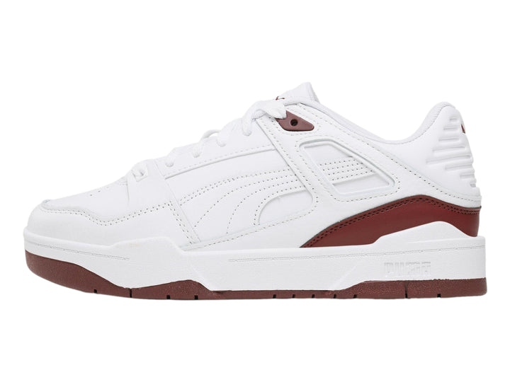 Tenis PUMA Slipstream de cuero color blanco con detalles en marrón oscuro en la suela y el lateral.