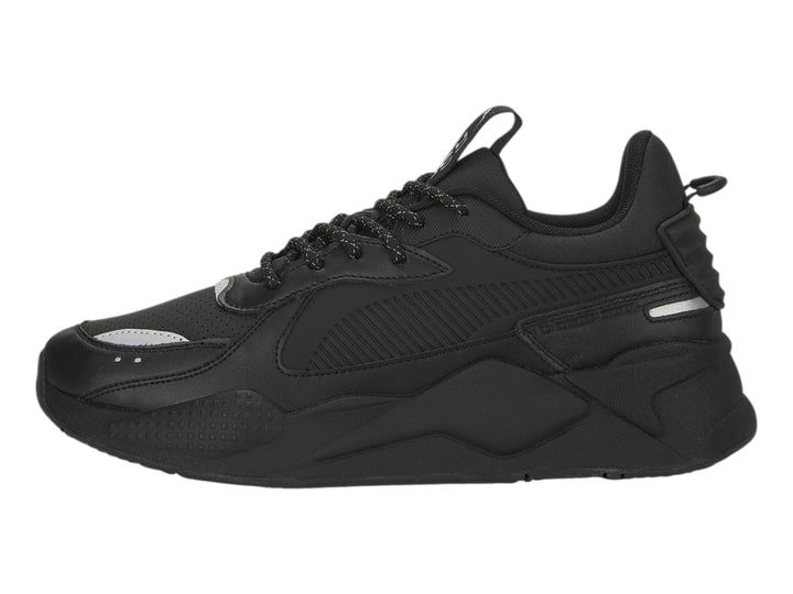 Tenis PUMA RS-X en color negro total con diseño deportivo y suela robusta.
