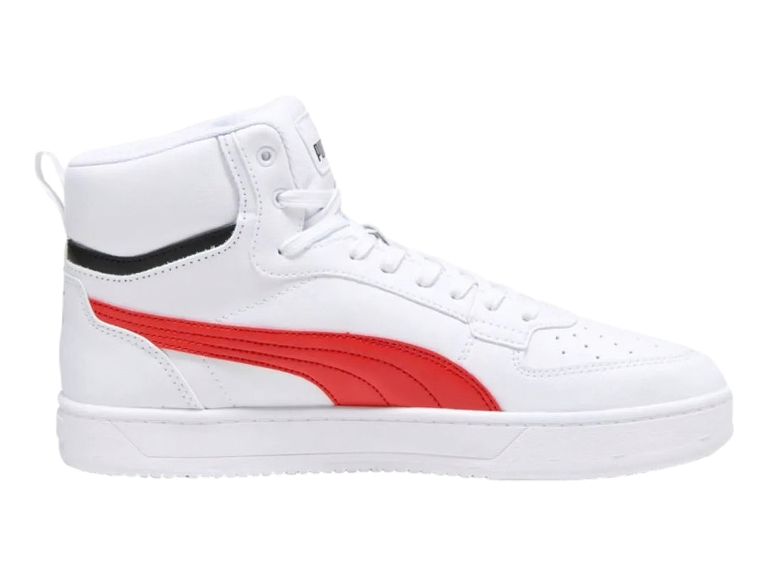 Tenis PUMA Caven 2.0 Mid en color blanco con detalles laterales en rojo y negro.