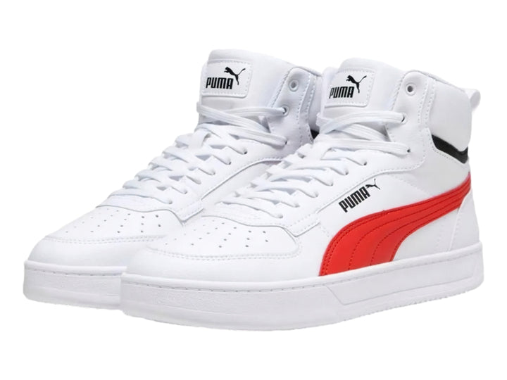 Tenis PUMA Caven 2.0 Mid en color blanco con detalles laterales en rojo y negro.