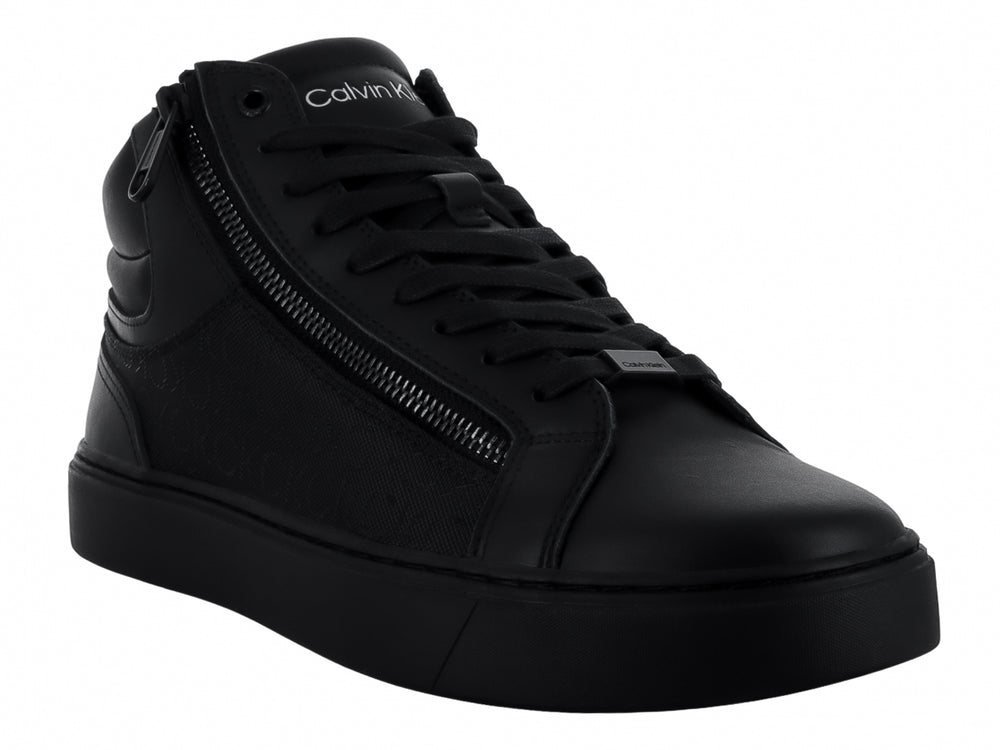 Tenis Calvin Klein color negro estilo bota alta con agujetas y cierre lateral sobre fondo blanco.