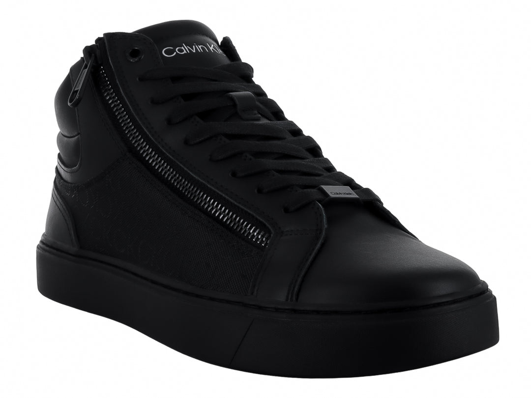 Tenis Calvin Klein color negro estilo bota alta con agujetas y cierre lateral sobre fondo blanco.