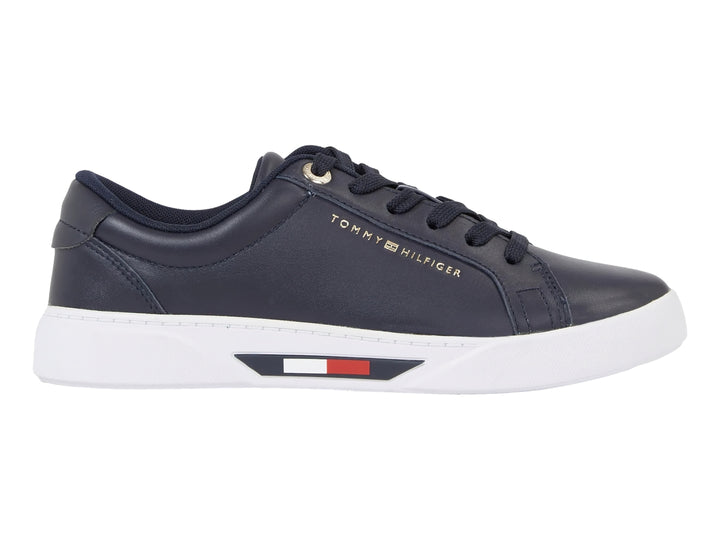 Tenis Tommy Hilfiger color azul marino con suela blanca y detalles de la marca en el lateral.