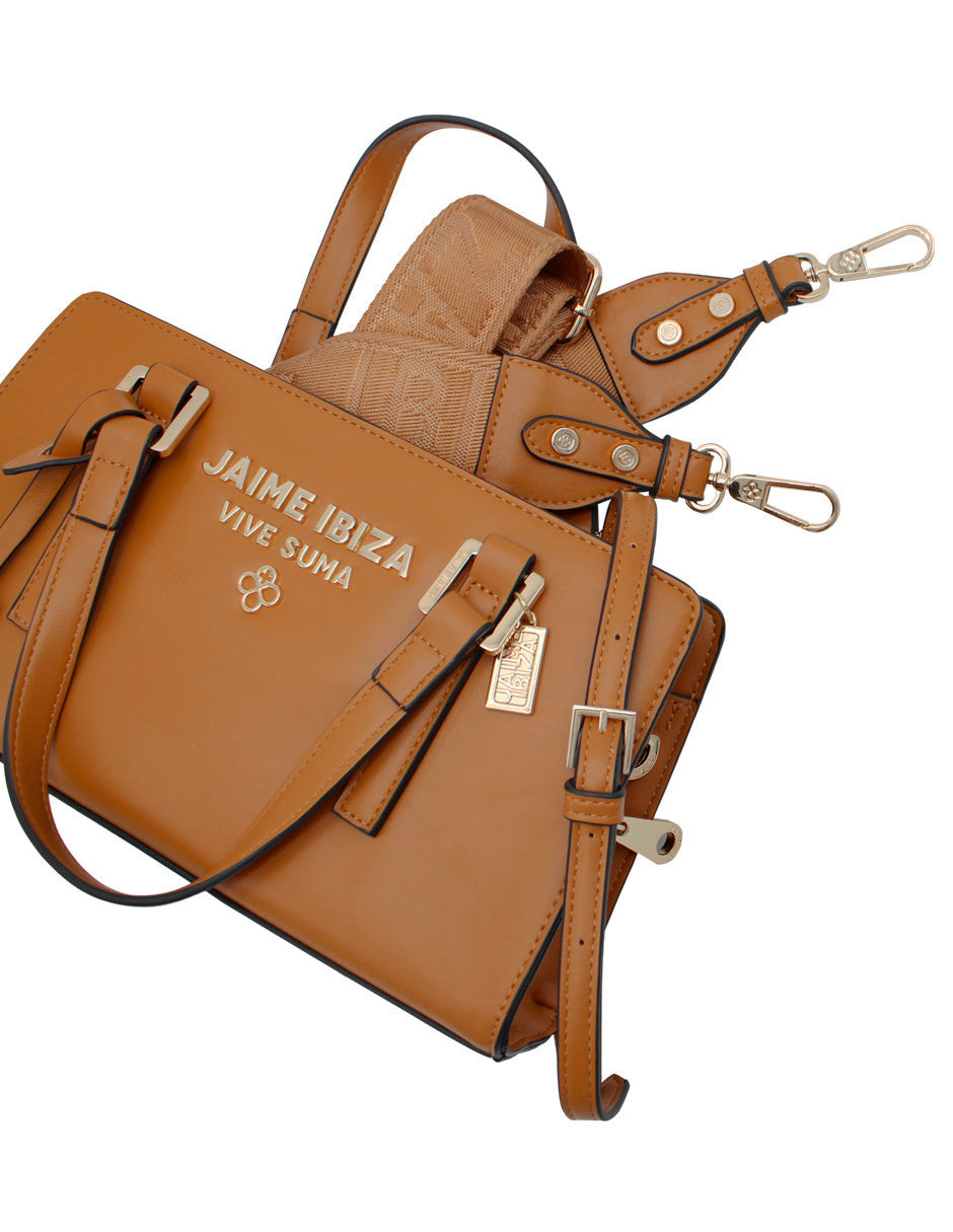 Bolso de mano color caramelo de la marca Jaime Ibiza con asas y detalles metálicos dorados.
