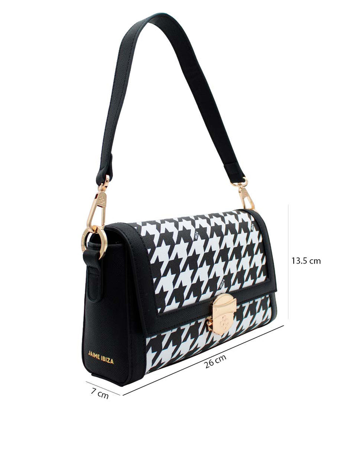Bolso Jaime Ibiza con estampado de pata de gallo en blanco y negro, asa negra y herrajes dorados.