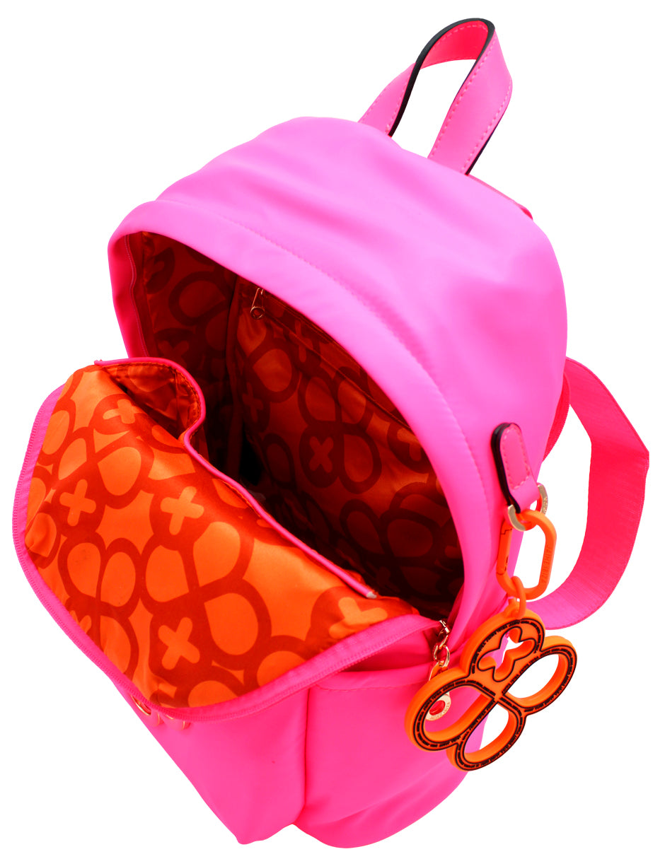 Mochila color rosa neón de la marca Jaime Ibiza con bolsillo frontal y detalles en dorado.