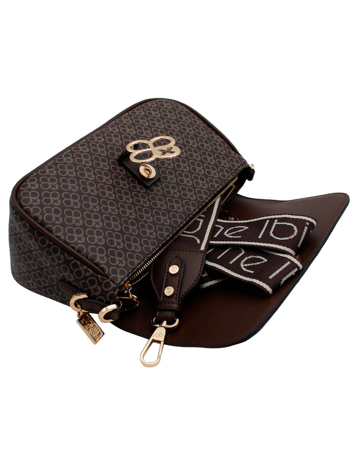 Bolso color chocolate con estampado, herrajes dorados y correa ajustable de la marca Jaime Ibiza.
