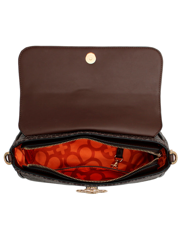Bolso color chocolate con estampado, herrajes dorados y correa ajustable de la marca Jaime Ibiza.