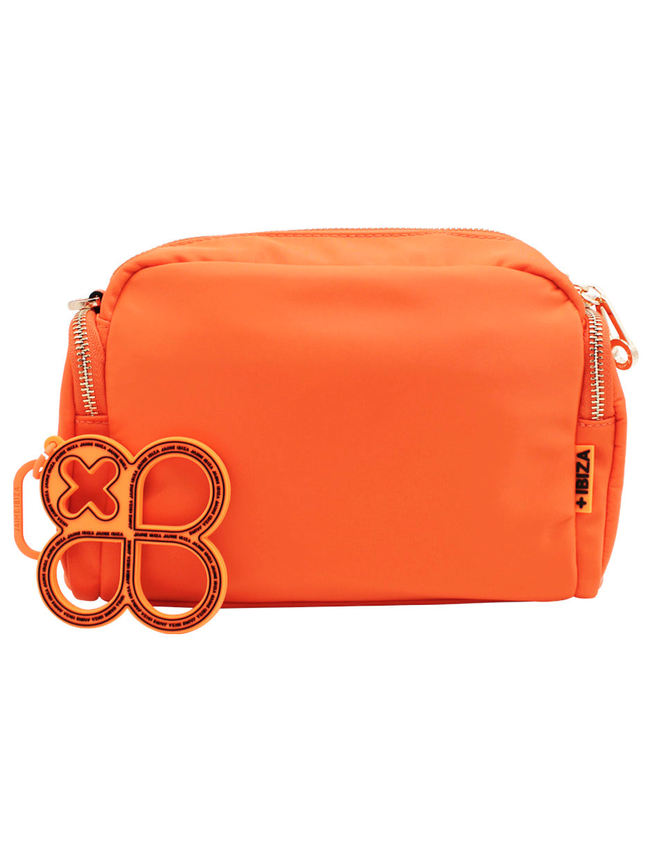 Bolso neceser color naranja de Jaime Ibiza con detalles plateados y logo en relieve.