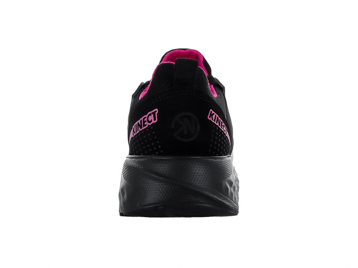 Tenis deportivos KINECT color negro con detalles en fucsia y suela gruesa.