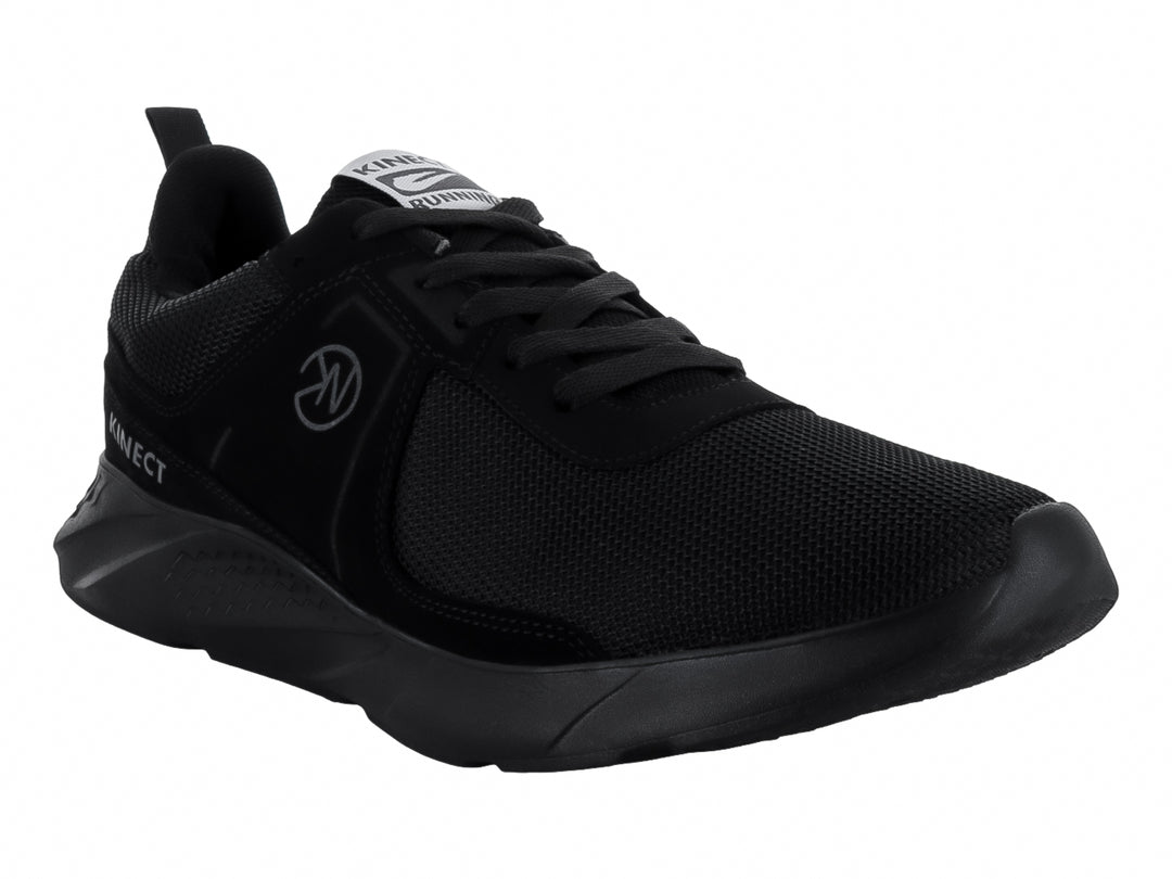 Tenis de baloncesto KINECT en color negro con malla transpirable y suela deportiva.