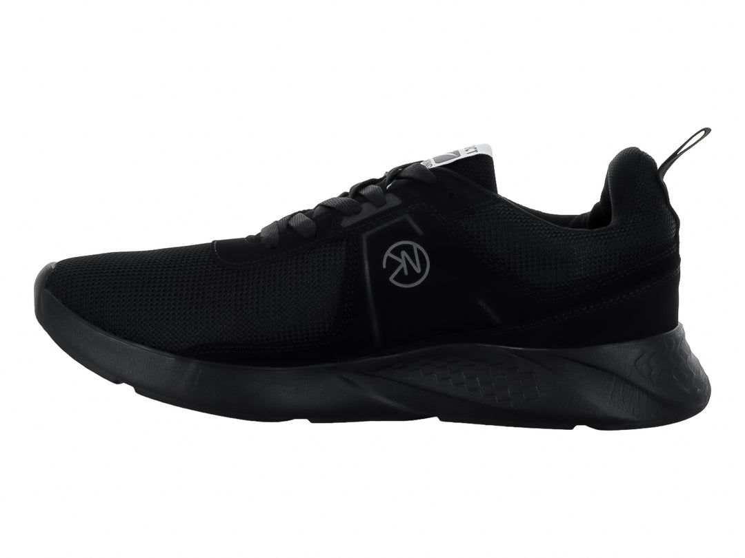Tenis de baloncesto KINECT en color negro con malla transpirable y suela deportiva.
