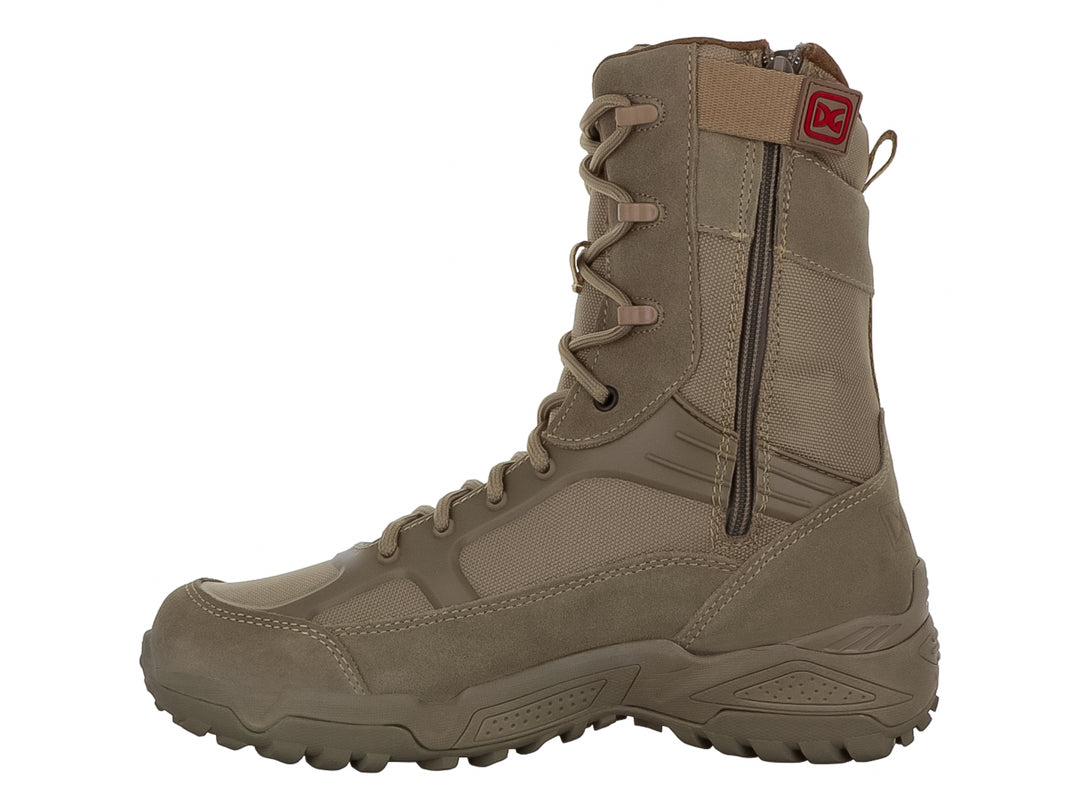 Bota táctica Duty Gear color ámbar de caña alta con cordones y suela robusta para terreno difícil.