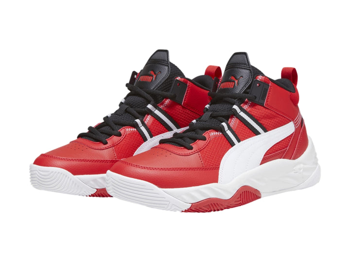 Tenis PUMA Rebound Future Nextgen en color rojo con detalles en blanco y negro, diseñados para baloncesto.
