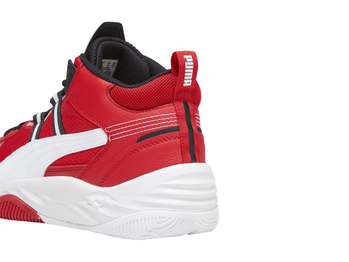 Tenis PUMA Rebound Future Nextgen en color rojo con detalles en blanco y negro, diseñados para baloncesto.