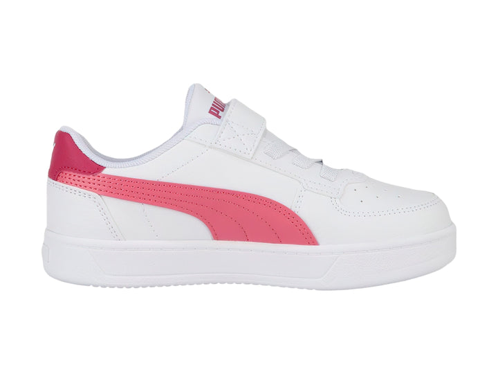 Tenis PUMA blancos con detalles en rosa, cordones y correa de velcro.