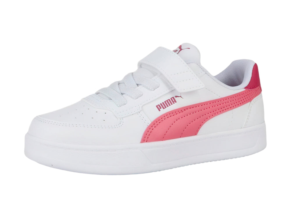 Tenis PUMA blancos con detalles en rosa, cordones y correa de velcro.