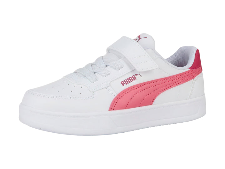 Tenis PUMA blancos con detalles en rosa, cordones y correa de velcro.