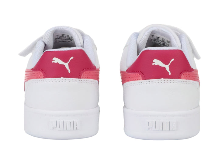 Tenis PUMA blancos con detalles en rosa, cordones y correa de velcro.