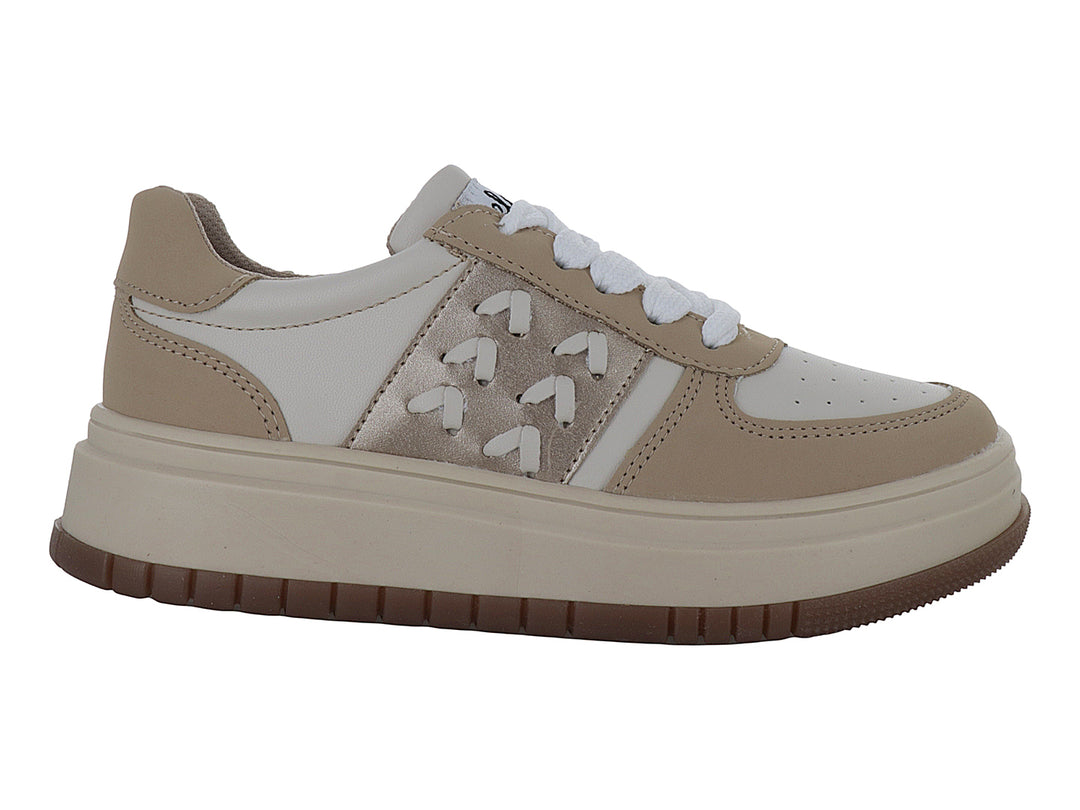 Tenis Elefante Bucky en color arena y blanco con suela de plataforma marrón.
