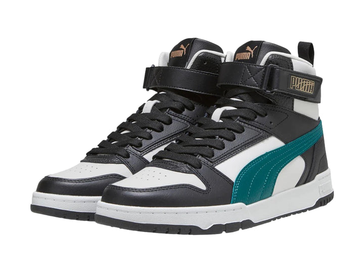 Tenis PUMA de corte alto en colores negro, blanco y verde malachite.