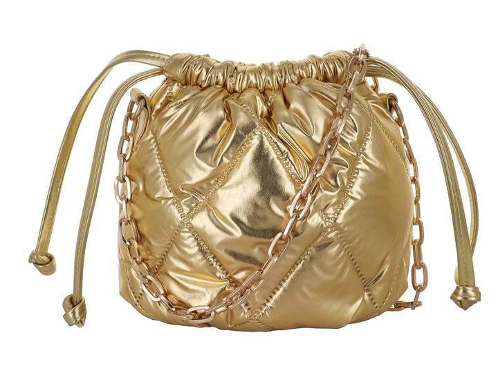Bolso de hombro Ferretina color oro con diseño acolchado en forma de diamante y cierre de cordón.