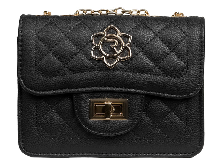 Bolso de hombro negro con textura acolchada, detalles y cadena en color dorado y cierre frontal.
