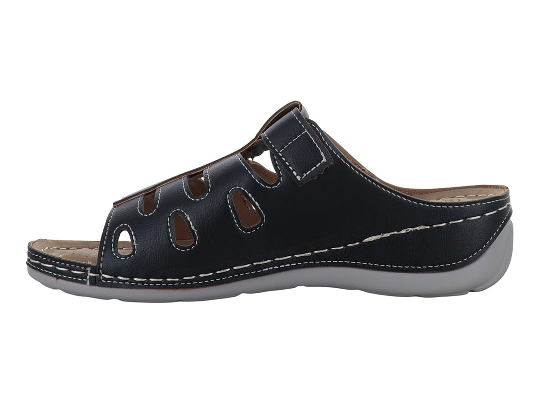 Sandalia Comfort Fit color negro con costuras blancas decorativas y correa ajustable en el empeine.