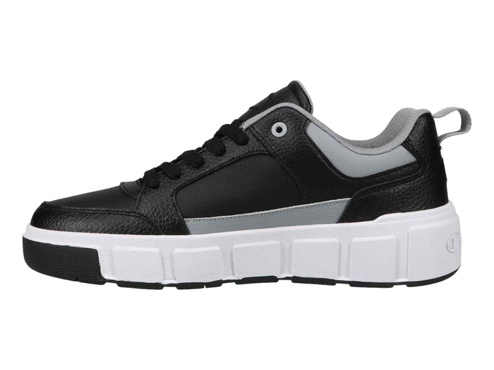 Tenis Champion Drome Ventor Lo color negro con detalles en gris y suela blanca gruesa.