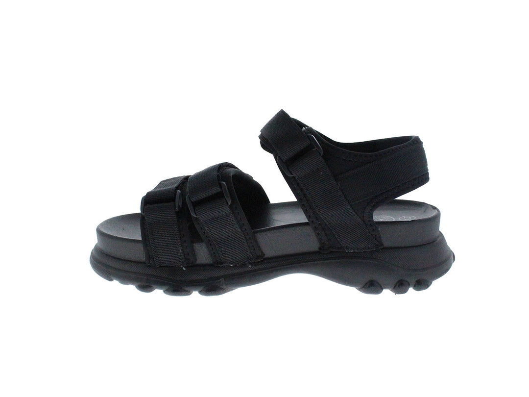 Sandalia deportiva Furor color negro con correas ajustables y suela robusta para niño.