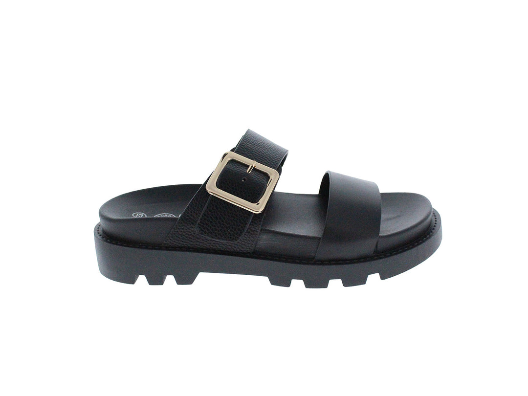 Sandalia negra de plataforma con hebilla dorada y suela track.