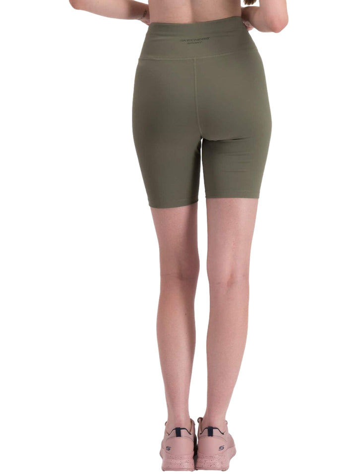 Mallas cortas tipo biker color verde oliva para mujer de la marca Skechers.