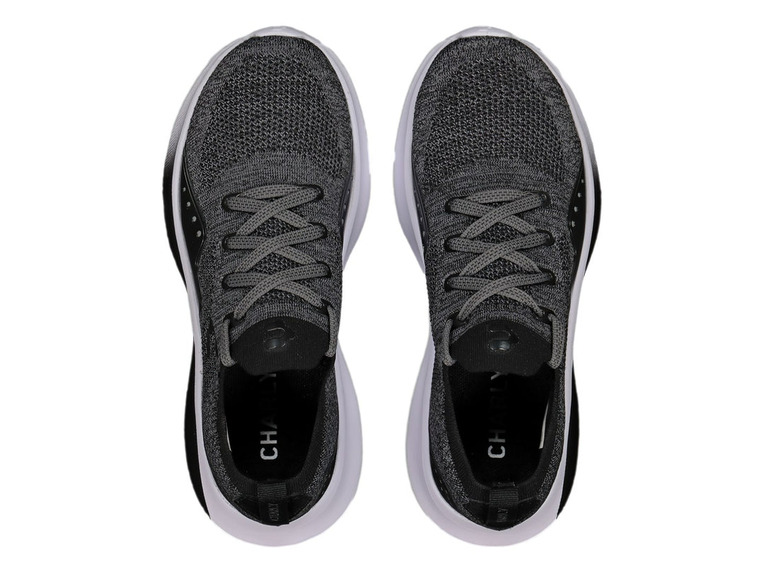 Tenis deportivos Charly color negro con tejido transpirable y suela blanca.