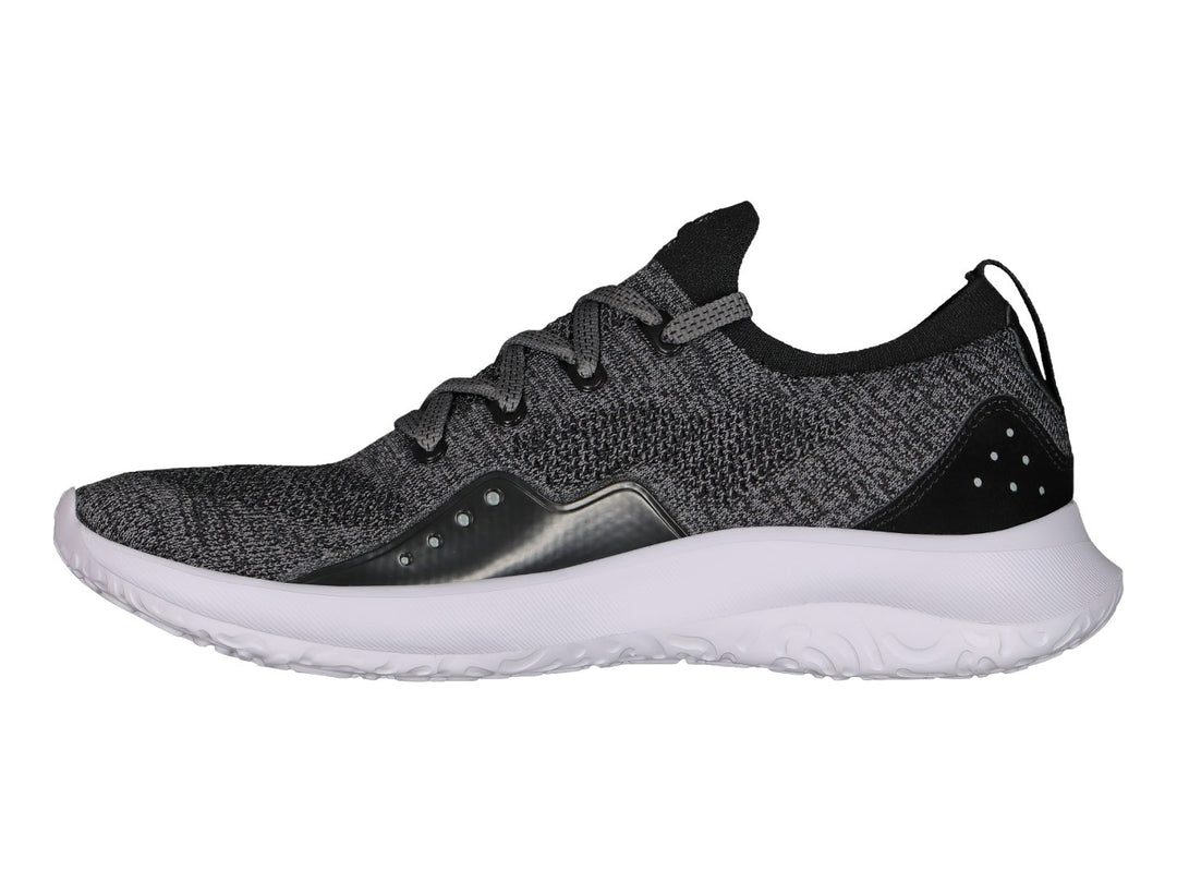 Tenis deportivos Charly color negro con tejido transpirable y suela blanca.
