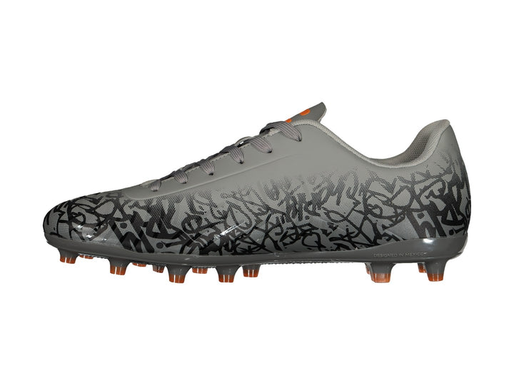 Calzado de fútbol Charly color gris con diseño gráfico negro y detalles naranjas.
