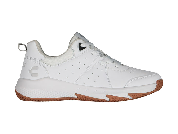 Tenis deportivos Charly color blanco con suela color café.