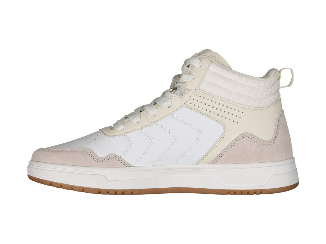 Tenis deportivos Charly color blanco y beige con suela color caramelo.